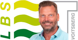 Portrait von Mario Bacher vor LBS Voitsberg Logo