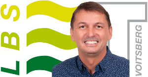 Portrait von Albert Dohr vor LBS Voitsberg Logo