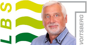 Portrait von Peter Rußmann vor LBS Voitsberg Logo
