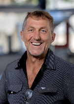 Portraitfoto des Lehrers Peter Lenhard