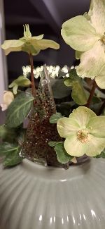 Glaschristbaum von unseren Glasbautechniker:innen