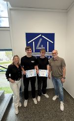 Urkundenübergabe in der LBS 4 Graz durch SL Ing. Bauer BEd