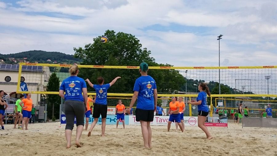 Schülerinnen beim Sporttag