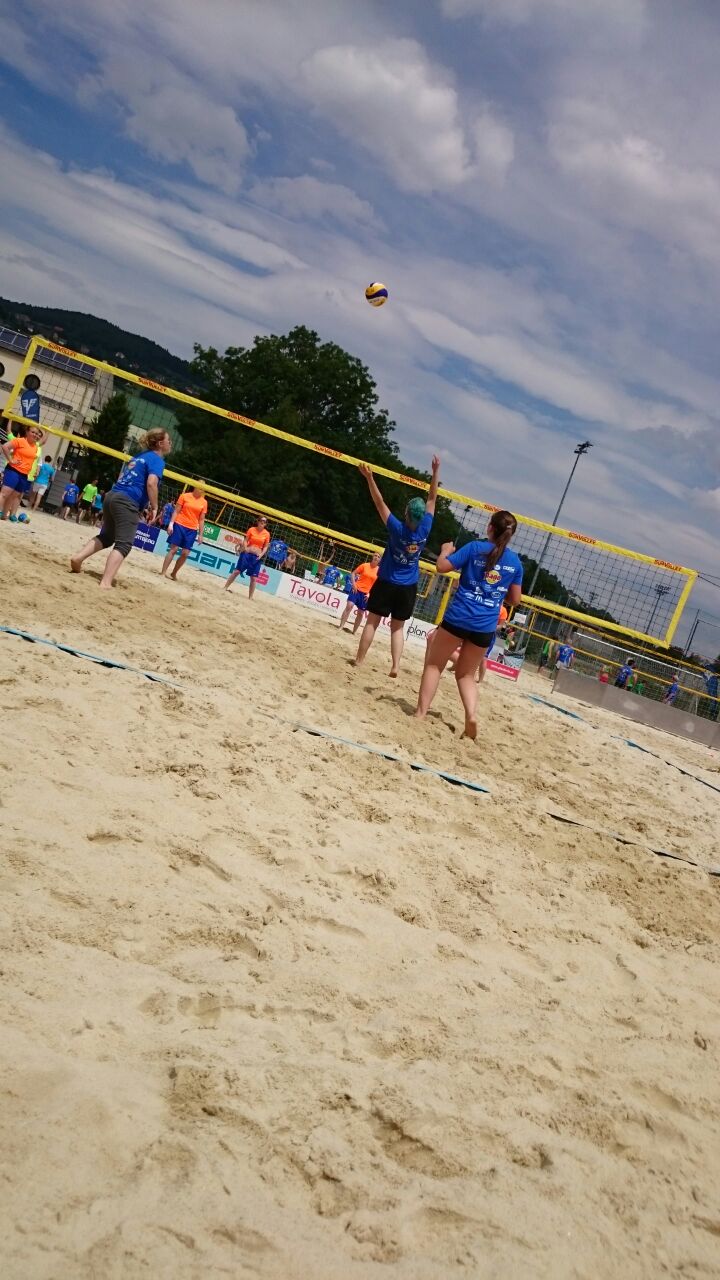 Schülerinnen beim Sporttag