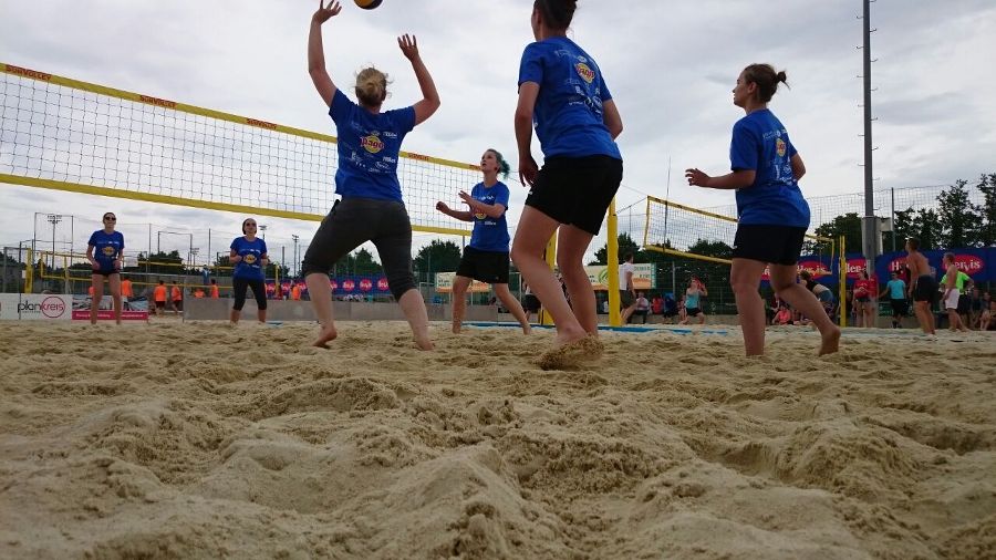 Schülerinnen beim Sporttag