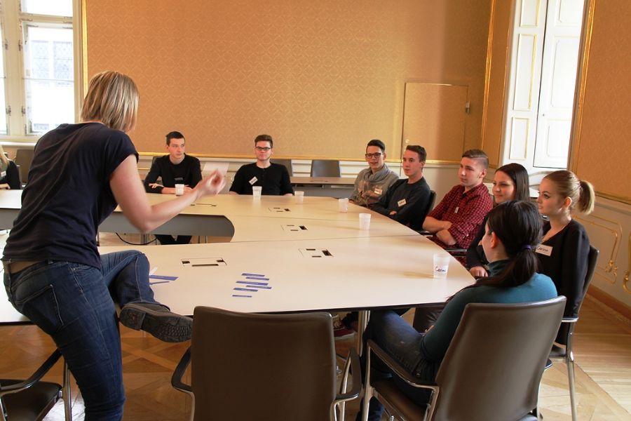 Nun ist die letzte Gruppe beim Stufenbau und der Landesgesetzgebung