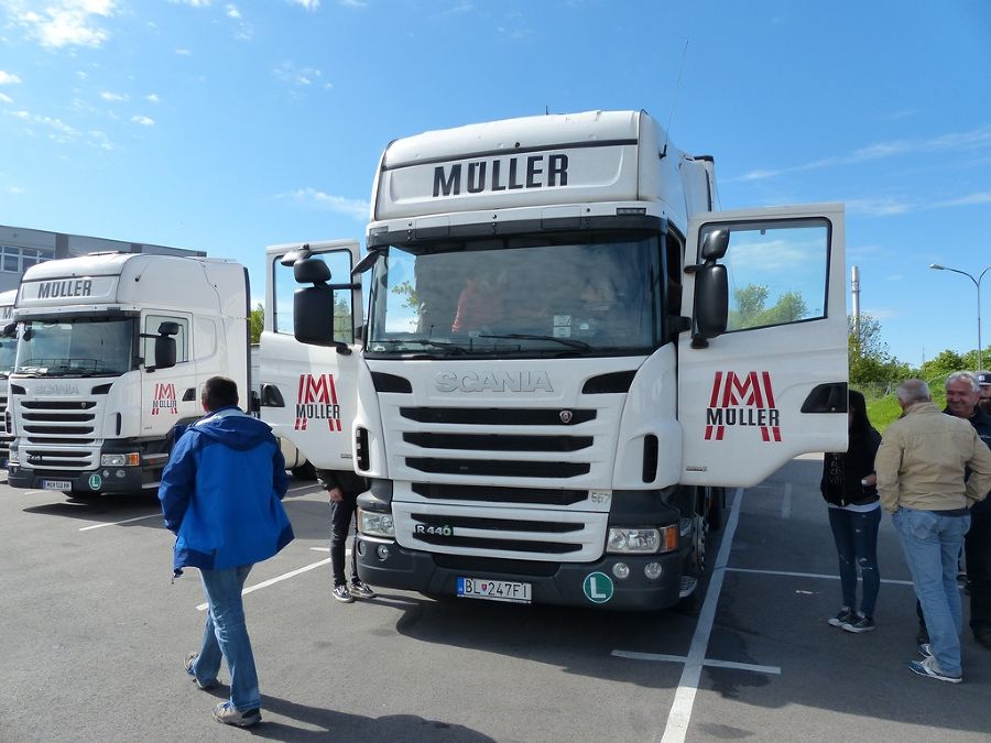 Alle durften einen LKW auch einmal von Innen erkunden