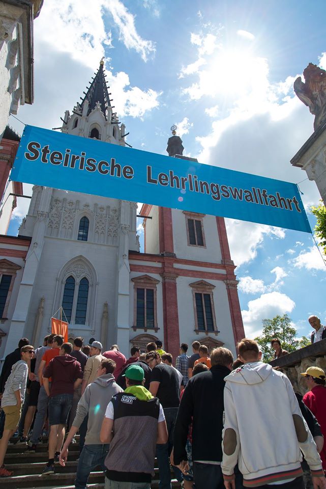 Einzug in die Kirche