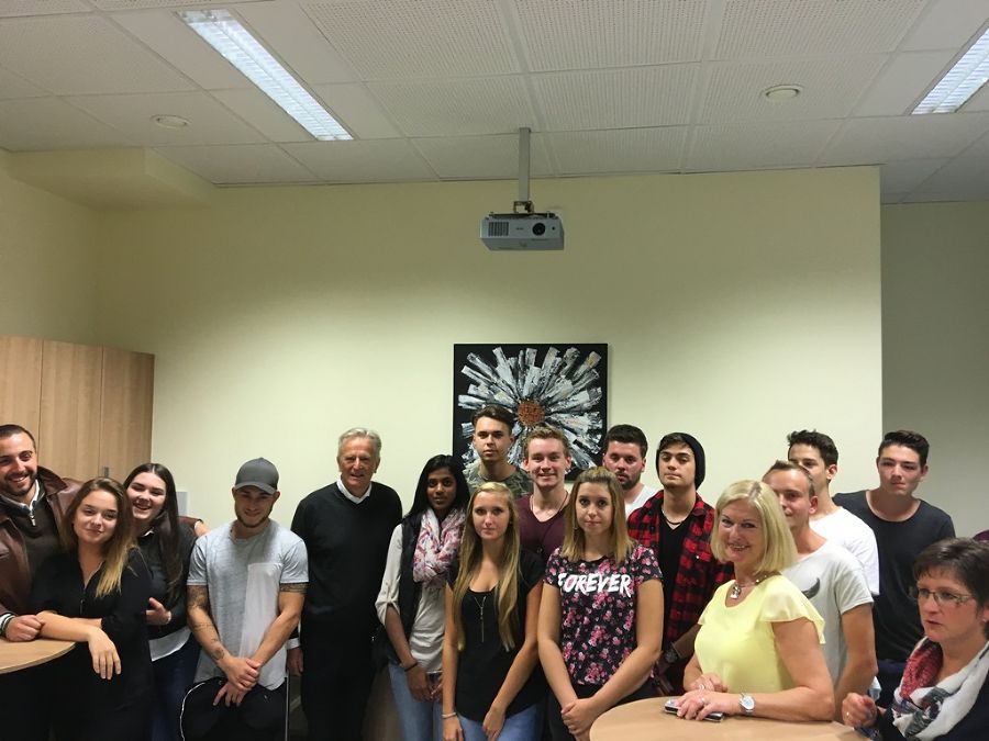 Erinnerungsfoto mit dem Autor und Märchenerzähler