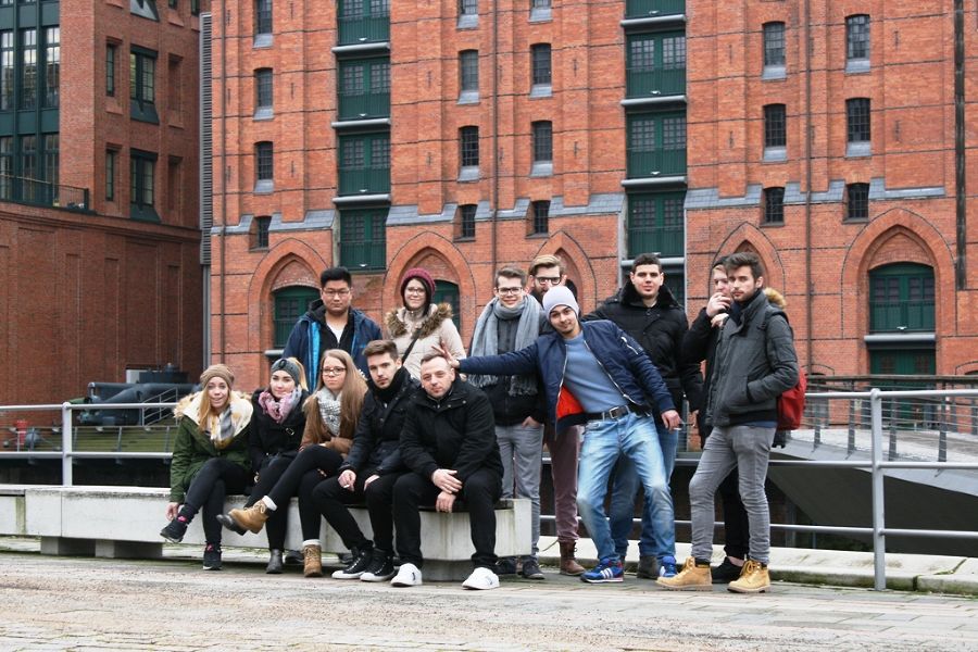 Gruppenfoto vor dem Maritimen Museum