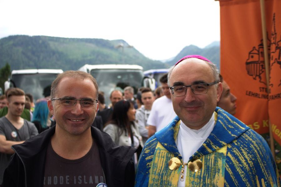 Unser Bischof mit seinem Doppelgänger Uwe Heit.