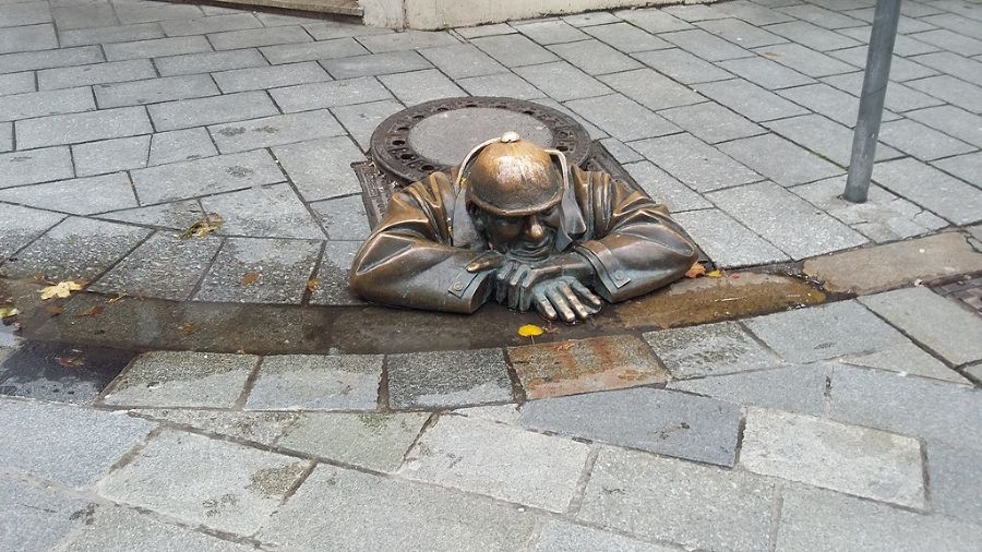 Der Kanalgucker in Bratislava Der Kanalgucker in Bratislava
