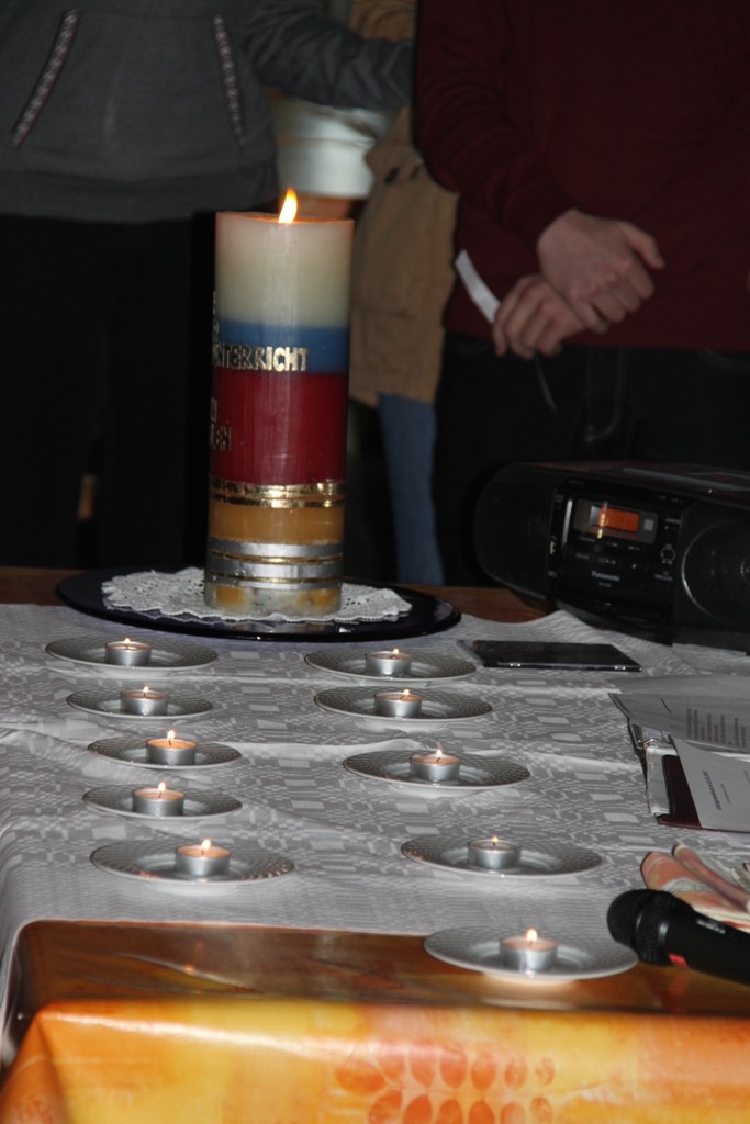 Die kleinen Lichter und das große Licht auf dem Altar