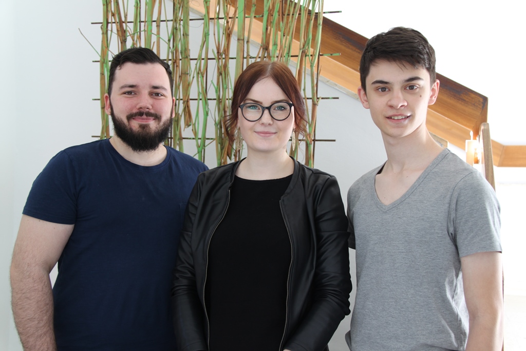 Schulsprecher-Stellvertreter Igor SINIK, Schulsprecherin Larissa LENER, Schulsprecher-Stellvertreter Stefan AVRAMOVIC