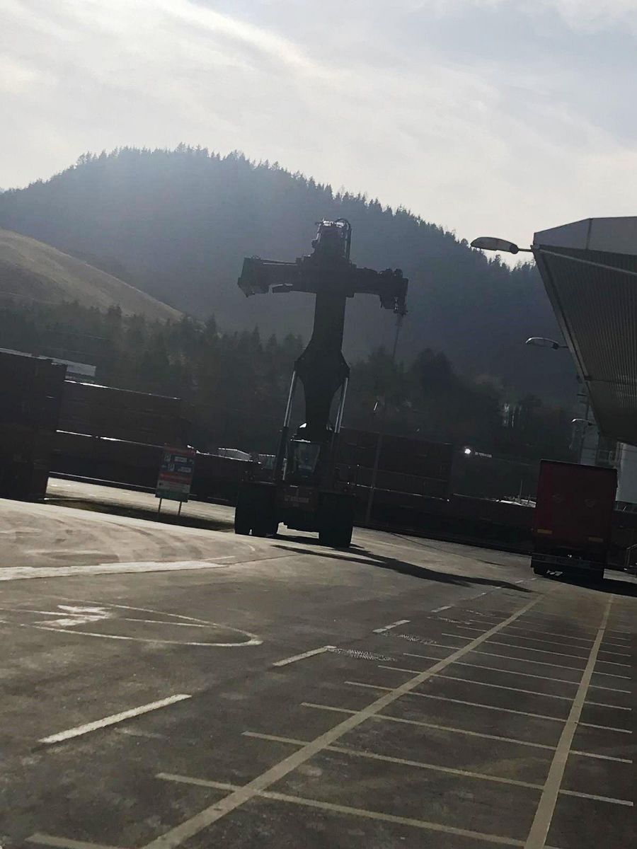Der Reach Stacker Der Reach Stacker