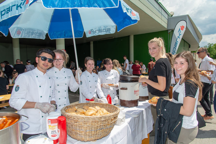 Die LBS Bad Gleichenberg sorgte im Anschluss an die Messe für eine gute Jause. Mahlzeit!