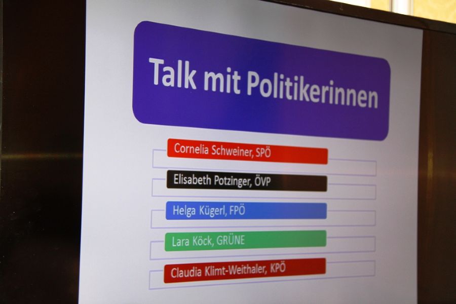 Bald kommen die Politikerinnen zur Gesprächsrunde.