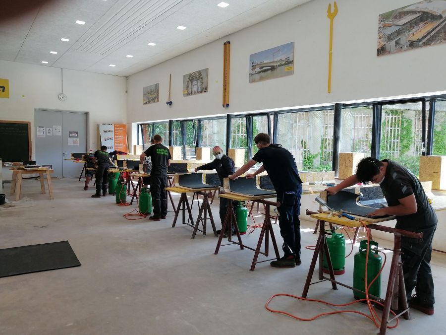 Bild 1: Lehrwerkstätte Bild 1: Lehrwerkstätte