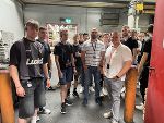 Schüler:innen beim Vortrag